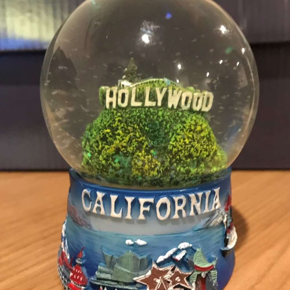 HOLLYWOOD CA SOUVENIR SNOWGLOBE